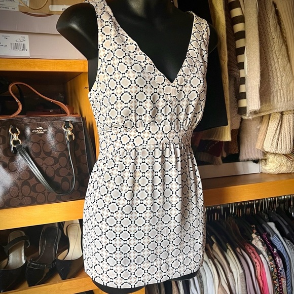 ⭐️BOGO FREE⭐️ Ann Taylor LOFT top in EUC - Picture 1 of 9